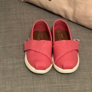 New Pink Toms size 6